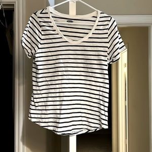 Old Navy t-shirt size M. Navy blue/white striped